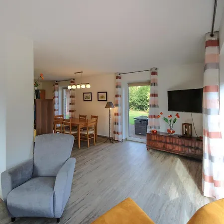 Holiday home 3 Bedroom Beautiful In Roebel