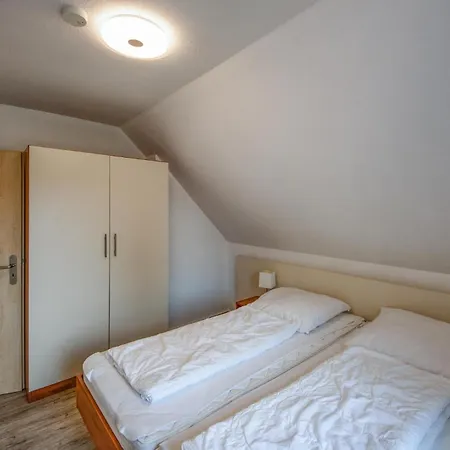 Holiday home 3 Bedroom Beautiful In Roebel