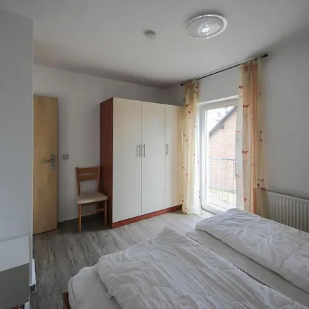 Holiday home 3 Bedroom Beautiful In Roebel