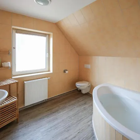 Holiday home 3 Bedroom Beautiful In Roebel