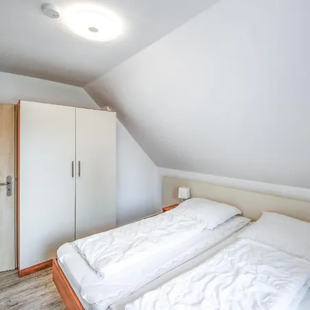 3 Bedroom Beautiful In * Röbel
